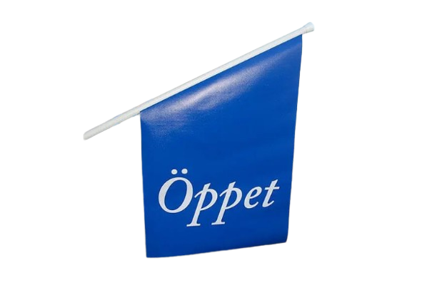 Fasadflagga "Öppet" Flaggfabriken Kronan