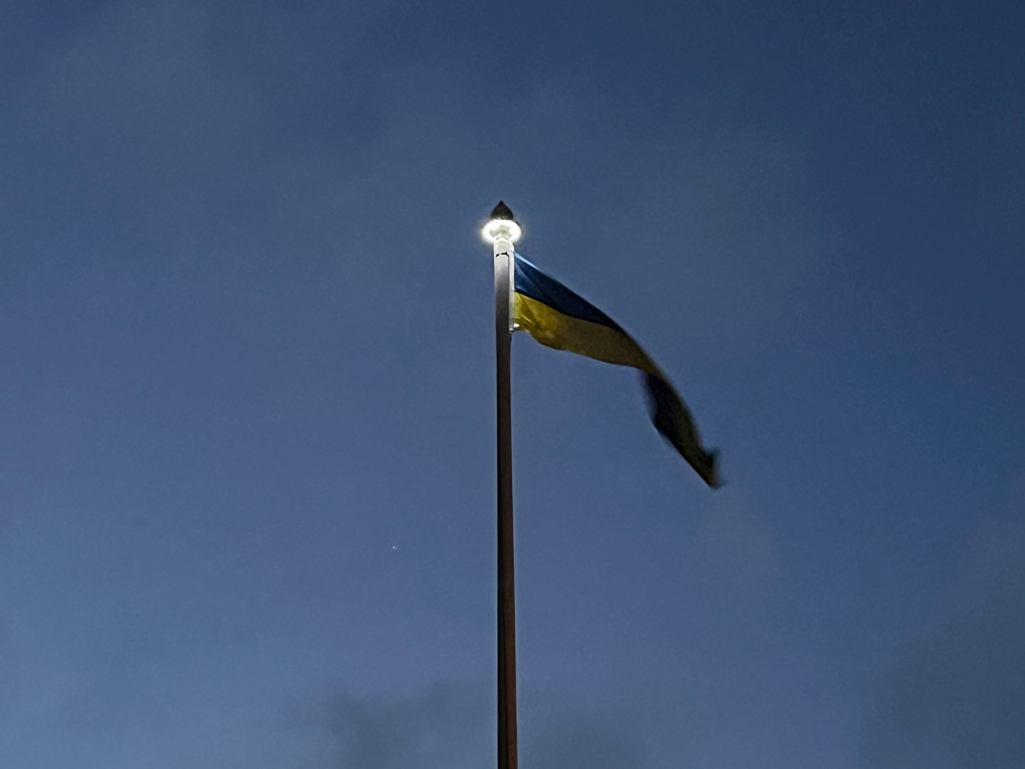 Flaggstångsbelyning av solenergi