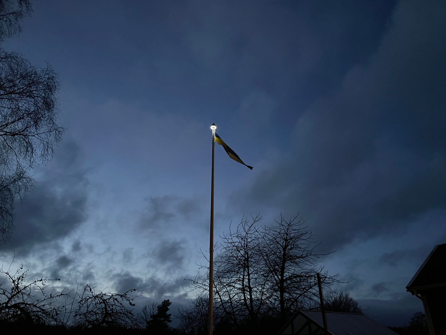 Flaggstångsbelyning för flaggstång, drivs av solenergi