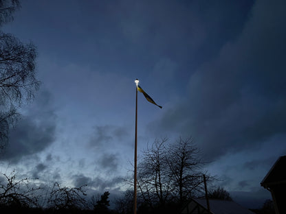 Flaggstångsbelyning för flaggstång, drivs av solenergi